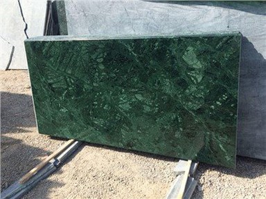Podłoga z zielonego marmuru