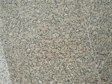 Płytki granitowe z różowej perły
