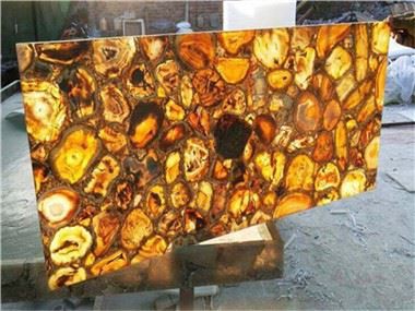 Żółte płyty z kamieni półszlachetnych