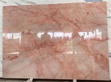 Jasnoróżowy marmur