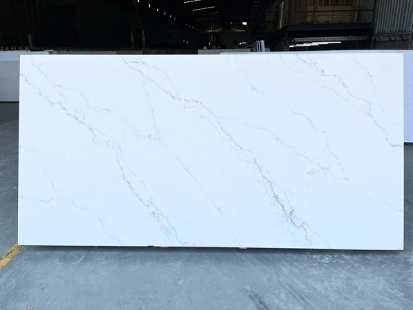 quartz that looks like calacatta gold